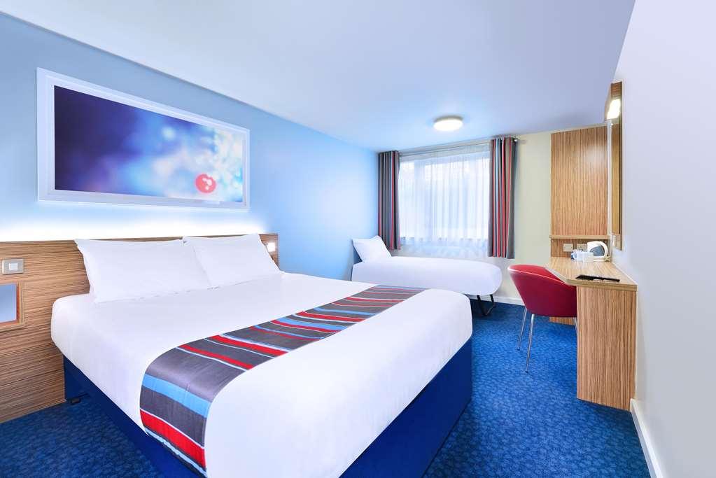 Travelodge Caerphilly Δωμάτιο φωτογραφία