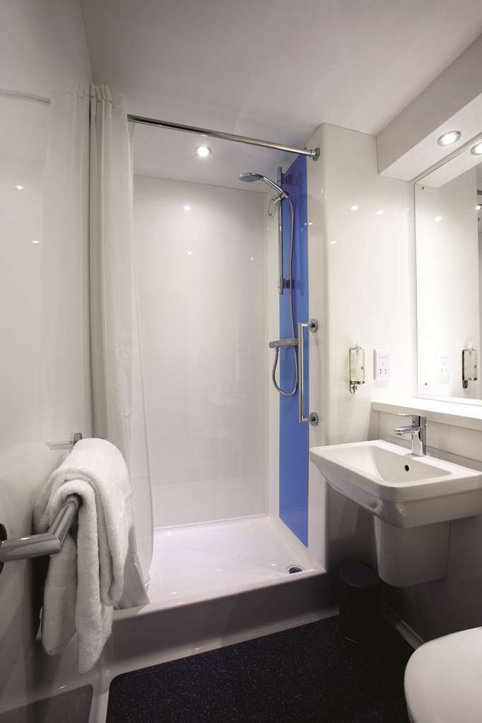 Travelodge Caerphilly Δωμάτιο φωτογραφία