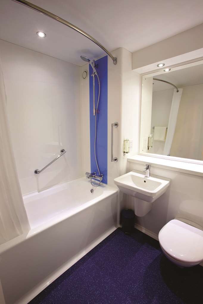 Travelodge Caerphilly Δωμάτιο φωτογραφία